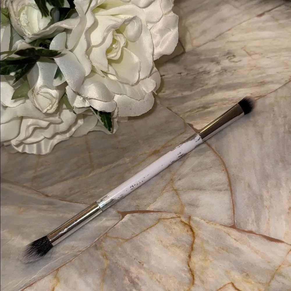 Tarte Dual Ended Eyeshadow Blending and Smudge Brush White Silver